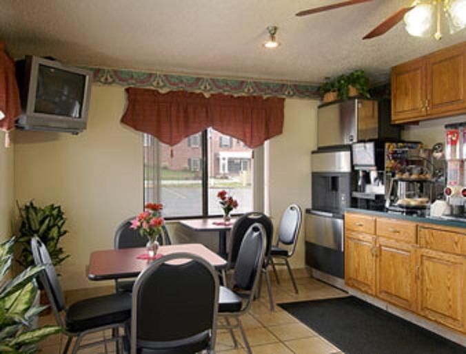 Super 8 Martinsburg Hotel Restaurant foto